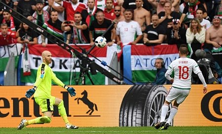 Stieber ghi bàn ấn định chiến thắng 2-0 cho Hungary