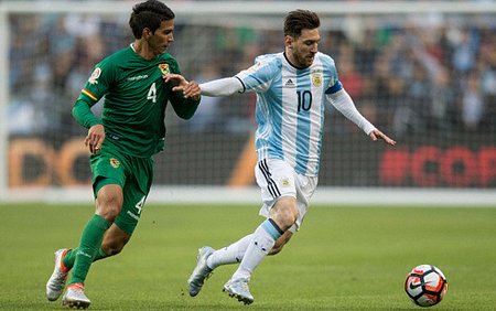 Messi vào sân trong hiệp 2 với mục đích chính là biểu diễn. (Ảnh: Getty). 