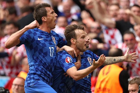 Perisic và Rakitic mang về lợi thế dẫn bàn khá an toàn cho Croatia. (Ảnh: Getty)