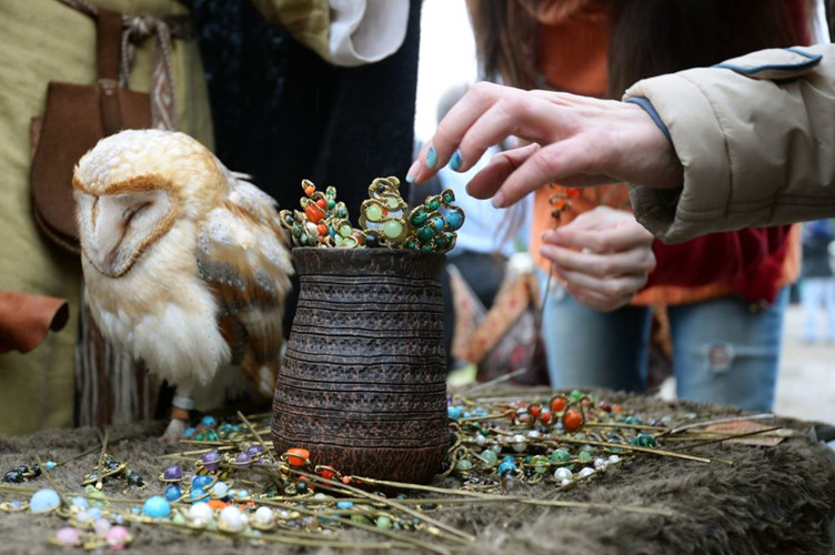 Festival tái hiện này là một hình thức giáo dục lịch sử, giúp những người tới xem hiểu hơn về tổ tiên của họ.