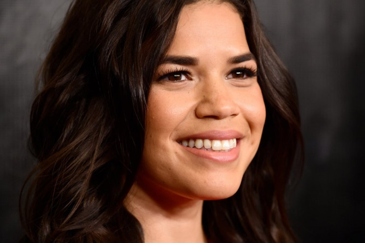 America Ferrera, ngôi sao của Ugly Better đã bỏ ra 10 triệu USD để bảo hiểm cho hàm răng của mình