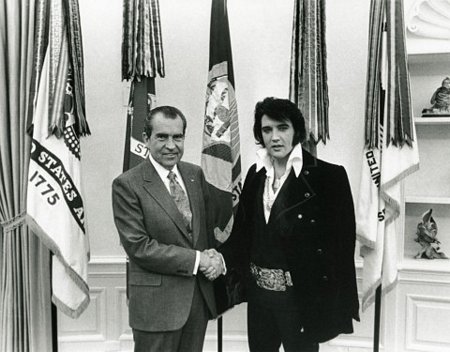 Bức ảnh huyền thoại giữa Elvis và Nixon