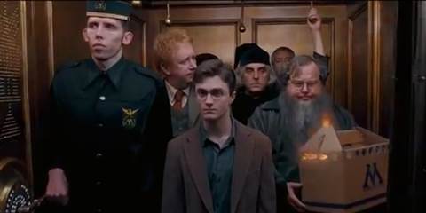 Nicholas Blane đã xuất hiện trong "Harry Potter và Mệnh lệnh Phượng hoàng" trong vai Bob, một thuật sĩ từng làm việc với Arthur Weasley tại Bộ Pháp thuật. Trong ảnh, Blane chính là người cầm chiếc hộp.