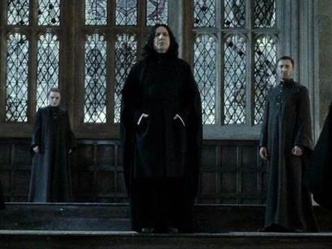 Ralph Ineson (phải) đóng vai Amycus Carrow, một Tử thần thực tử trong 3 phần phim "Harry Potter"