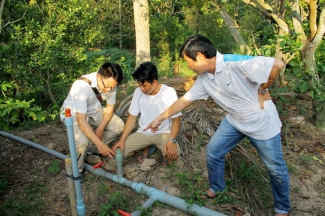 Nhờ vận dụng nguyên lý nuôi lực đầu nguồn mà hệ thống tưới nước hoạt động rất ổn định, dù chỉ sử dụng một motor có công suất nhỏ.