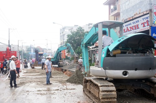 Hiện trường vụ sạt lở khiến nam công nhân bị kẹt. Ảnh: Nguyệt Triều