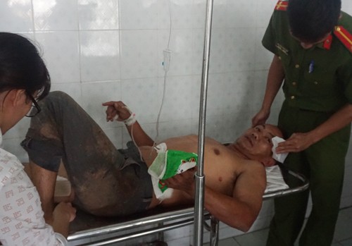Anh Thi được chăm sóc tại bệnh viện. Ảnh: Nguyệt Triều