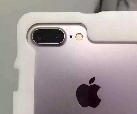 Mặt sau chiếc iPhone 7 Plus trông giống hệt như những tin đồn trước đó.