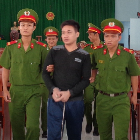 Nghiện ngập dẫn đến vi phạm pháp luật, nhiều người phải vướng vòng lao lý. Trong ảnh: Võ Thanh Lâm ngày ra tòa.