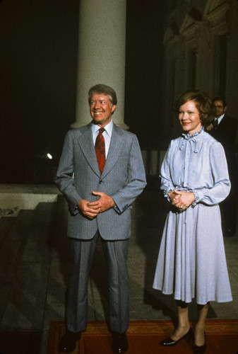 Rosalynn Carter- Đệ nhất phu nhân (1977-1981). Trang phục của Rosalynn tuy đa dạng về màu sắc nhưng nghiêm trang và không kém phần nữ tính.