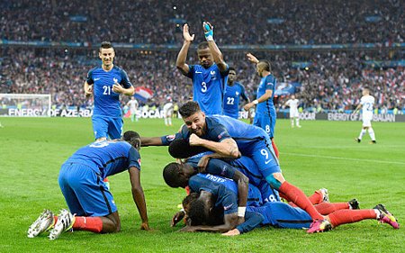 Pháp đè bẹp Iceland đối đầu Đức ở bán kết EURO 2016 (Ảnh: Getty).