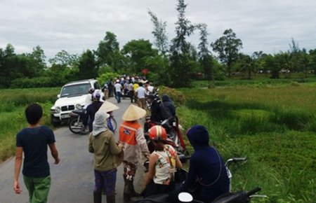 Khu vực nơi nghi phạm vứt xác phi tang thuộc một cánh đồng hoang vắng. Ảnh: Trần Tuấn 