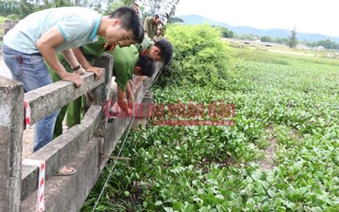 Lực lượng Công an đang tìm xác nạn nhân.