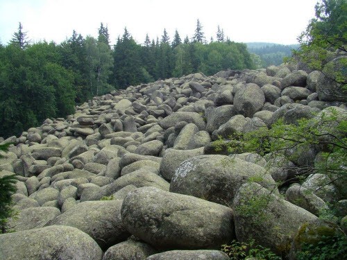 Một trong những dòng sông đá dài nhất tại vùng núi Vitosha nằm ở thượng nguồn của dòng sông Vladayska trên cao nguyên Subalpine. Nó có chiều dài hơn 2km.