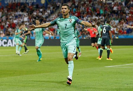 Ronaldo đã đưa Bồ Đào Nha vào chung kết.