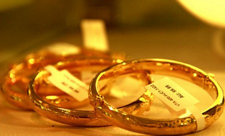 Giá vàng tiếp tục tăng trong phiên cuối tuần