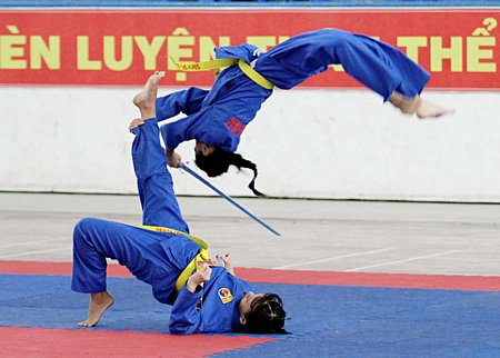 Bình Dương thi đấu.
