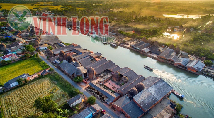 Làng nghề ven sông Tiền