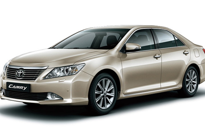 Mẫu xe Camry dù Toyota Việt Nam không giảm giá bán, thì các đại lý đang giảm khoảng 60 triệu đồng cho 2 phiên bản động cơ 2.5L và 50 triệu đồng cho phiên bản động cơ 2.0L