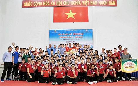Ba đơn vị nhận giải toàn đoàn tại mùa giải 2016.