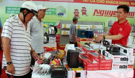 Người tiêu dùng nên chọn nơi bán hàng uy tín, chất lượng, chế độ bảo hành rõ ràng thay vì ham hàng giá rẻ.Ảnh minh họa