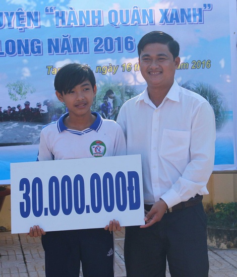 Tặng nhà tình bạn cho em Nguyễn Minh Khôi