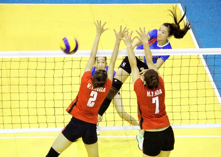 Trận chung kết giữa THVL (áo xanh) thắng NH Công thương Việt Nam.