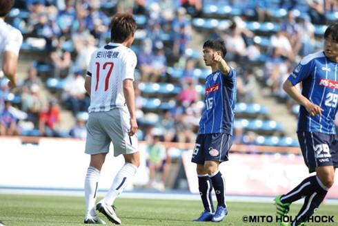 Công Phượng lần thứ 3 được ra sân ở J2 League. (Ảnh: Mito). 