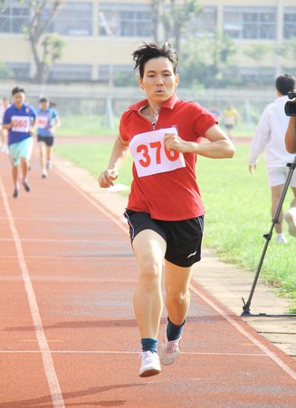 VĐV Nguyễn Thị Cẩm Linh (Công ty CP Dược phẩm) lần thứ hai liên tục chiếc HCV.