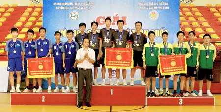 Đội Vĩnh Long đoạt HCB nội dung đồng đội nam.