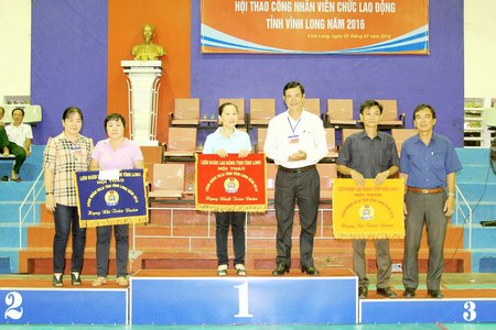 BTC hội thao trao thưởng toàn đoàn