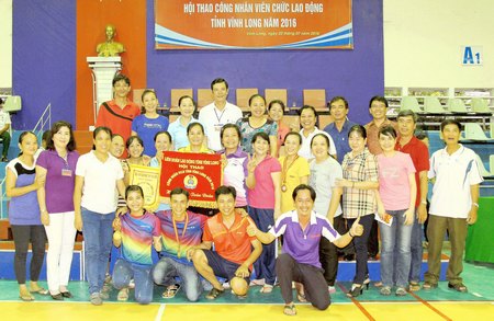  Đoàn VĐV LĐLĐ TP Vĩnh Long giành giải nhất toàn đoàn.