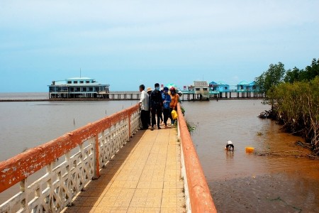 Ðường ra nhà hàng Phố Biển.