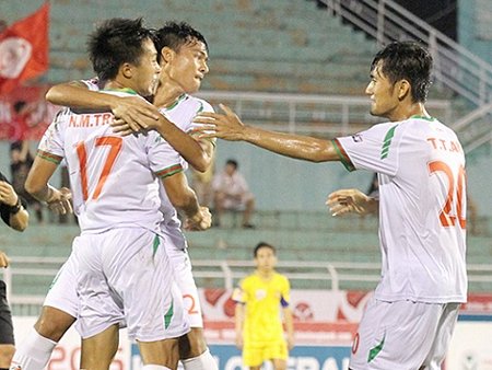 CLB TP..HCM chính thức vô địch giải HNQG 2016 và lên chơi tại V-League 2017 sau trận hòa 0-0 trước Viettel ở vòng 15 (Ảnh: V.H).