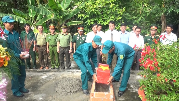 Lễ đón nhận, bàn giao và an táng hài cốt liệt sĩ được thực hiện chu đáo, trang nghiêm, đúng quy định.