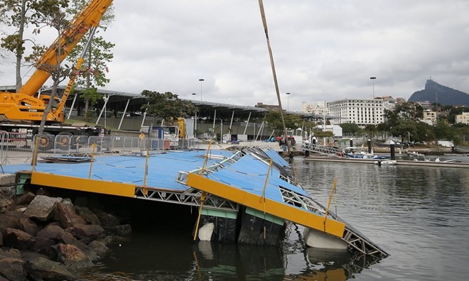 Đoạn cầu nâng bị sập. (Nguồn: Getty Images)