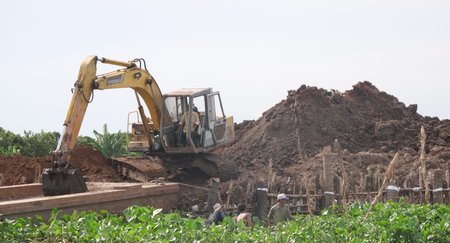 Đại biểu đề nghị cần chỉ đạo quy hoạch lại hệ thống thủy lợi từ ngăn lũ sang trữ nước và dẫn nước. 