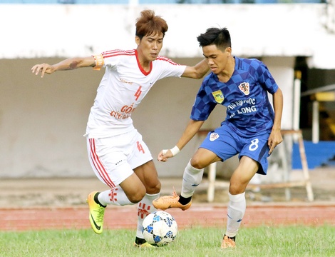 Chí Thịnh (8, B.KN) trước Hoàng Tuấn (4, G.CL) trong trận chung kết.