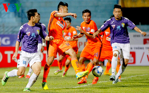 SHB Đà Nẵng đọ sức với Hà Nội T&T trong trận cầu tâm điểm vòng 19 V-League 2016 (Ảnh: Minh Hoàng).