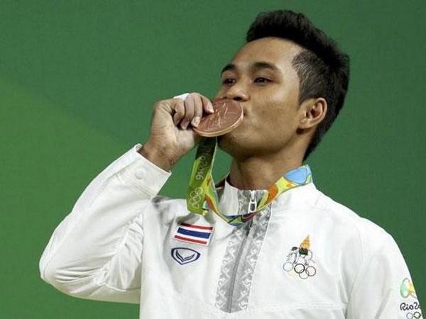 Sinphet Kruaithong giành huy chương đồng môn cử tạ hạng 56kg. (Nguồn: Reuters)