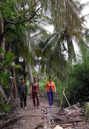 Đường bờ kinh Ranh Tổng (ấp Ninh Hòa) được hoàn thành sẽ tạo thuận lợi cho sinh hoạt của người dân.