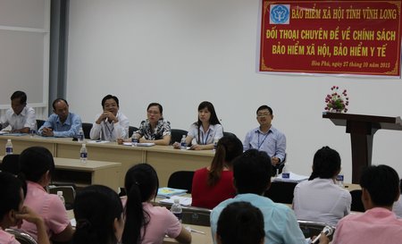 Cơ quan BHXH tỉnh Vĩnh Long đối thoại với người lao động tại doanh nghiệp về chính sách BHXH, BHYT.