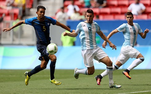 U23 Argentina gặp rất nhiều khó khăn trước U23 Honduras (Ảnh: Getty).