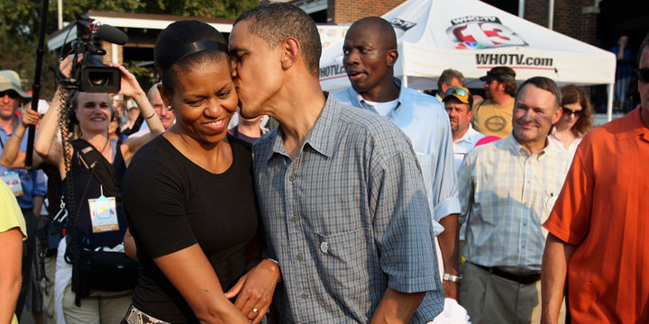 Hai vợ chồng ông Obama tại hội chợ State Fair vào năm 2007.