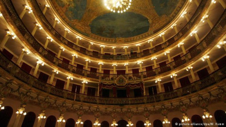 Teatro Amazonas nằm ở Manaus là một kiến trúc nguy nga xây dựng vào năm 1896, được mệnh danh là 'Paris của vùng nhiệt đới'.