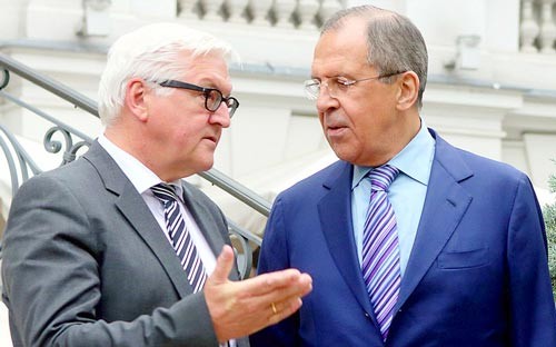 Ngoại trưởng Đức Frank-Walter Steinmeier và Ngoại trưởng Nga Sergey Lavrov