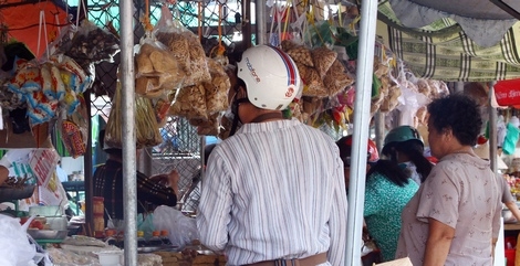 Quầy thực phẩm chay luôn đông khách.