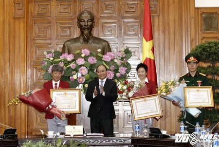 Thủ tướng tặng huân chương cho Hoàng Xuân Vinh, HLV Nguyễn Thị Nhung và chuyên gia Park