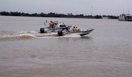 Cảnh sát đường thủy ra quân thực hiện đợt cao điểm giữ trật tự ATGT- an toàn xã hội trên đường thủy.
