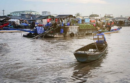 Vé số cũng lên ghe